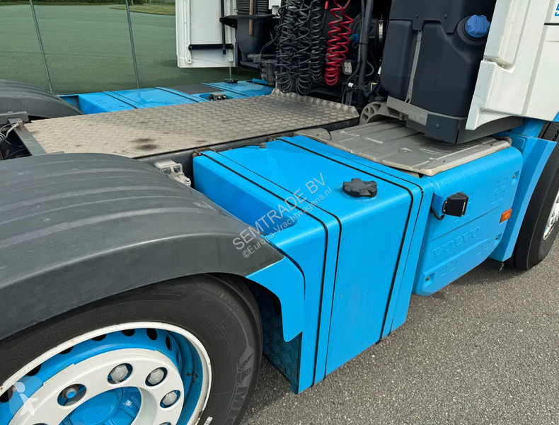Tahač Volvo 500 6X2 XL 2x TANKS (950 LITERS)...