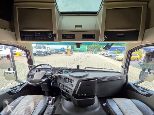 Tahač Volvo / Retarder / Standklima / TV / 6D