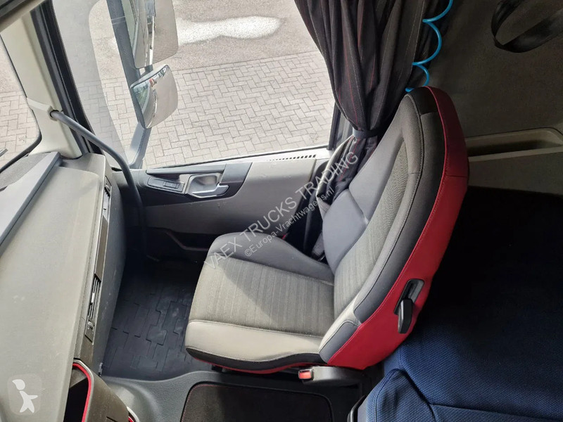 Tahač Volvo 13540 Globetrotter 6x2 - Full air -...
