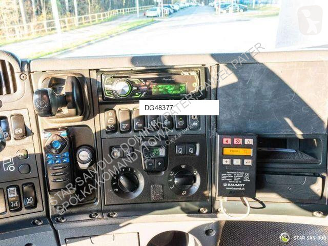 Влекач Scania PK 44002