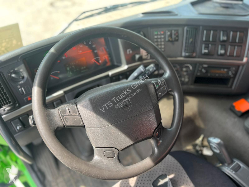 جرار Volvo 330 4x2 mit Atlas AK96.3E Ladekran