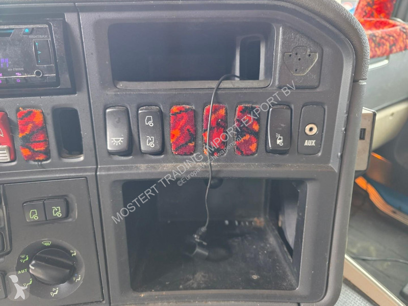 Scania R560 6X2 HNA Scania R560 V8 6x2 Tractor...