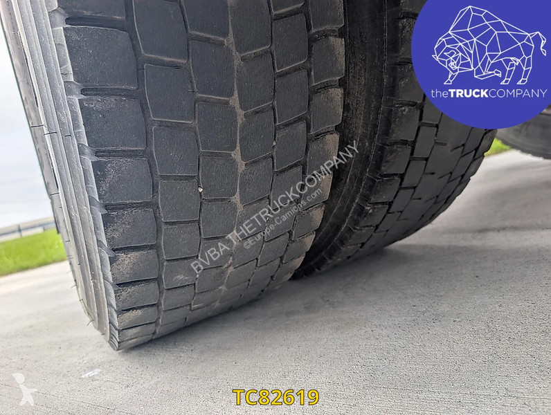 جرار Iveco 440 S42