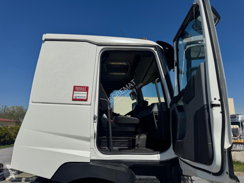 جرار Renault 440
