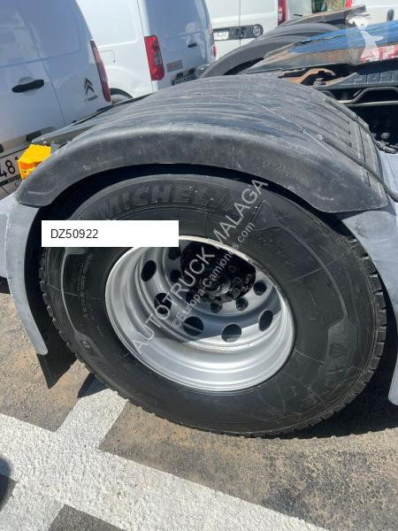 جرار Iveco NP 400