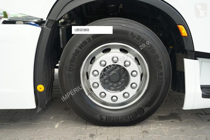 Влекач Iveco / 490