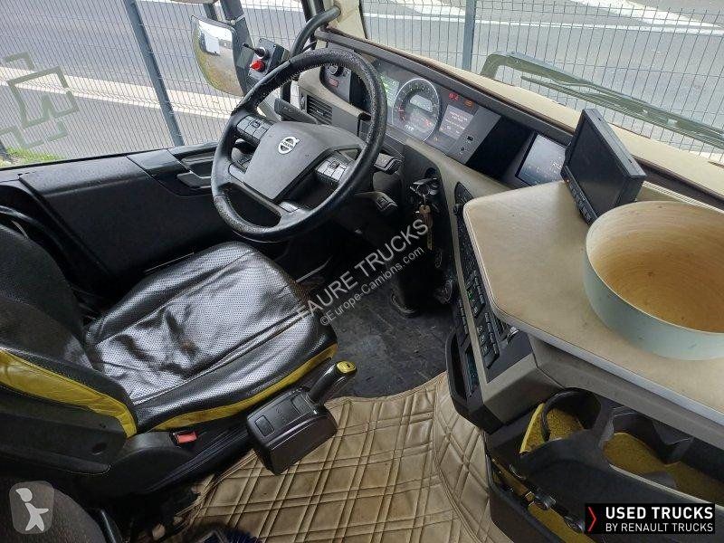 جرار Volvo