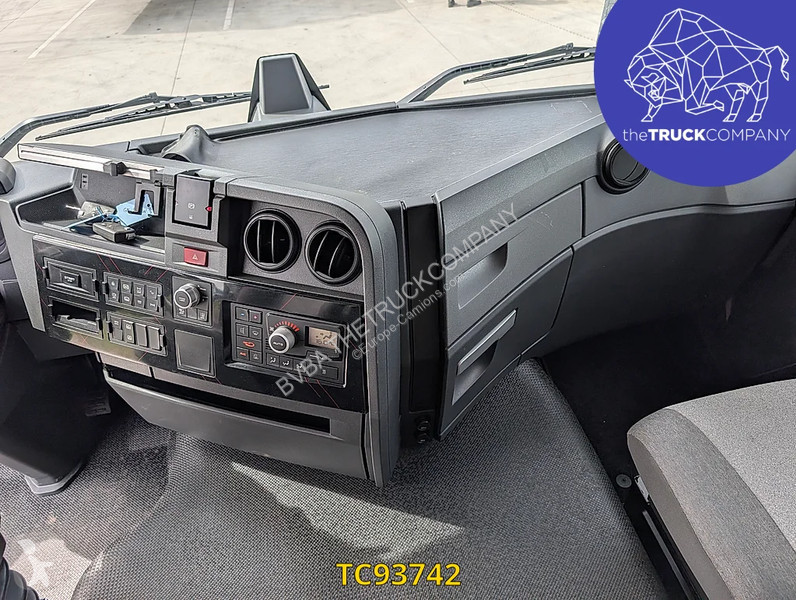 جرار Renault T 480