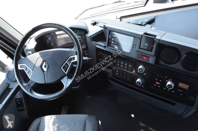 Влекач Renault