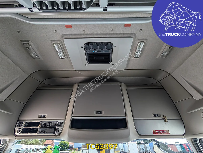 جرار DAF 530