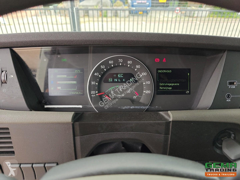 جرار Volvo 420 4X2 GlobeTrotter Euro 6B -...