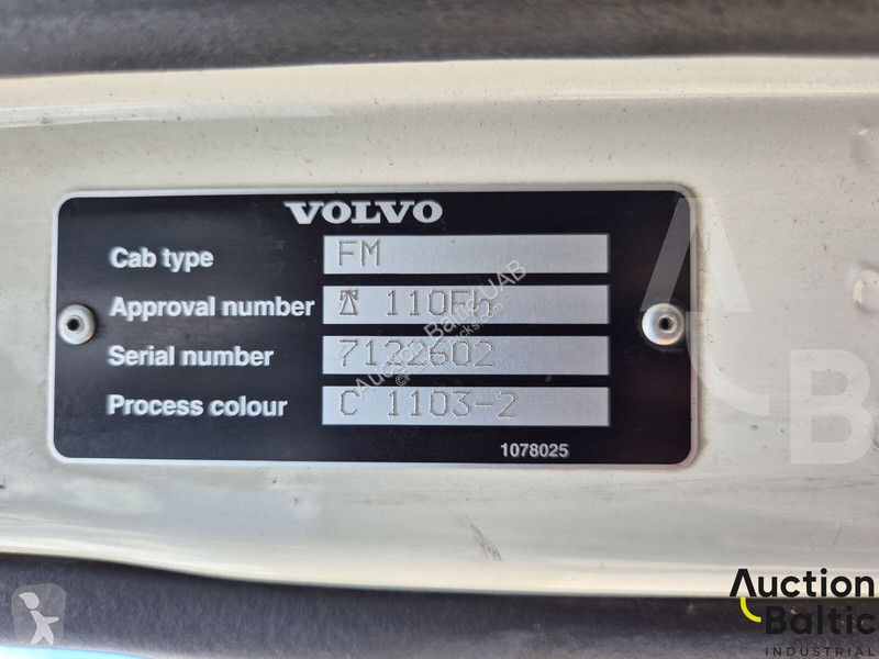 جرار Volvo 300