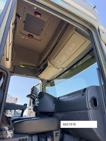 Влекач Scania R560
