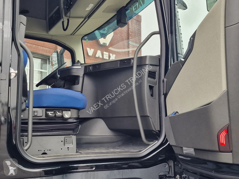 Traktor Volvo 13500 Globetrotter XL 4x2 - NEW -...
