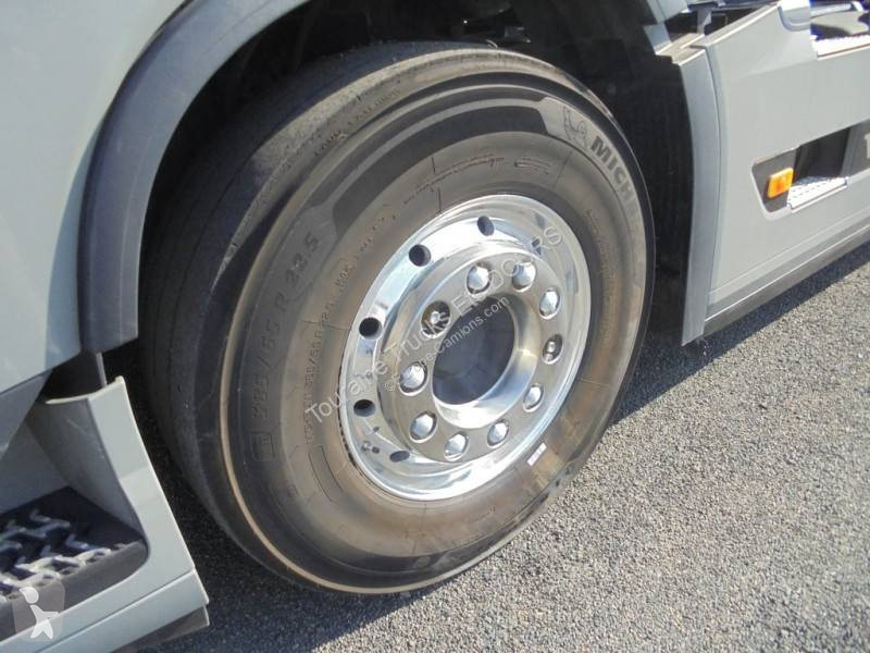 جرار Volvo