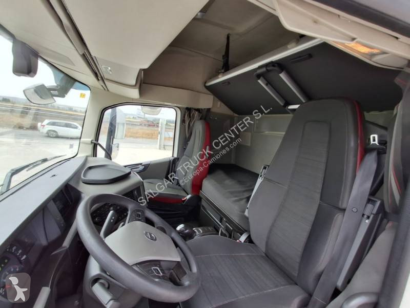 جرار Volvo