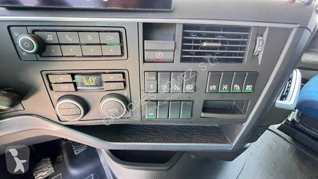 جرار Volvo
