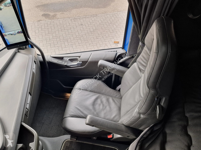 Trekker Volvo 13500 Globetrotter XXL Aero -...
