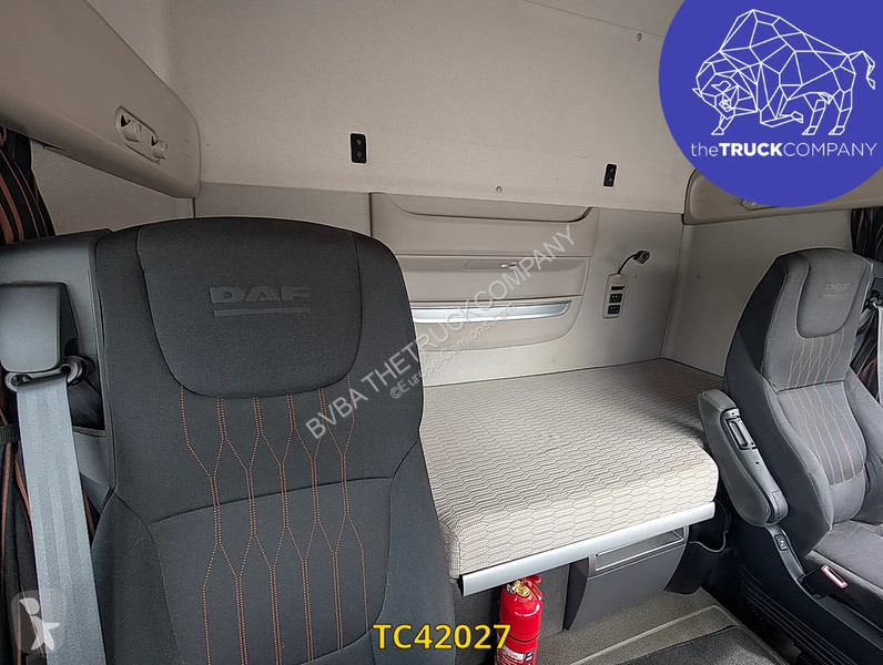 Nyergesvontató DAF 530