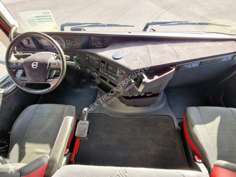 Cabeza tractora Volvo 13500 Globetrotter XL...
