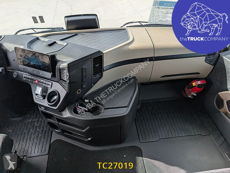 Тягач Mercedes 1853