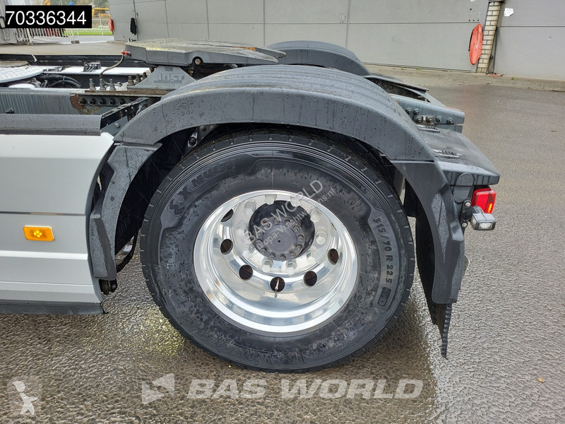 Tahač Volvo FH 460 4X2 Globe Alcoa's Leder