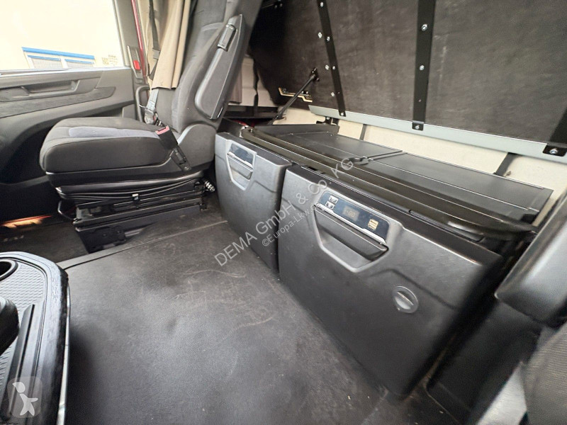 Nyergesvontató Iveco S...