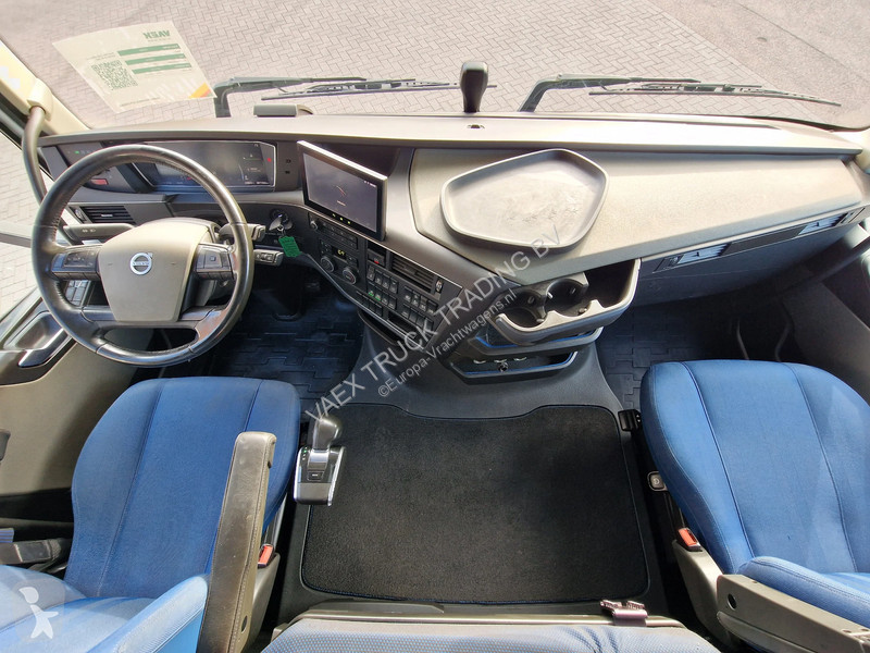 Cap tractor Volvo 13500 Globetrotter XL 6x2 -...