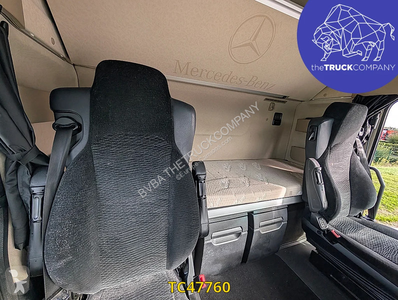 Тягач Mercedes 1851