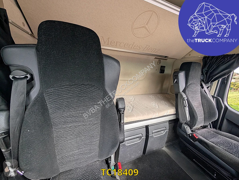 Тягач Mercedes 1851