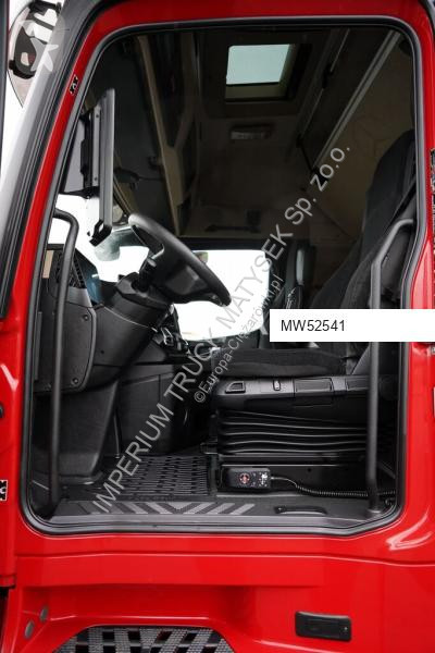 Тягач Mercedes ACTROS 1845