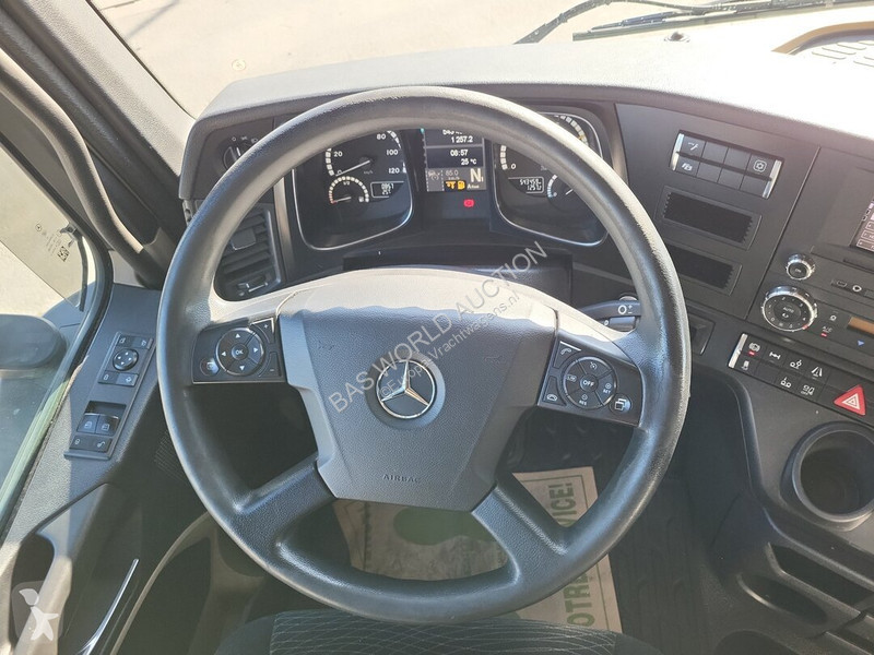 جرار Mercedes 2443