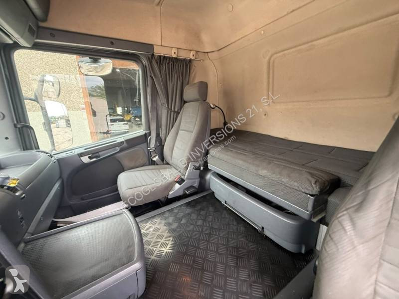 Scania 400 tractor unit