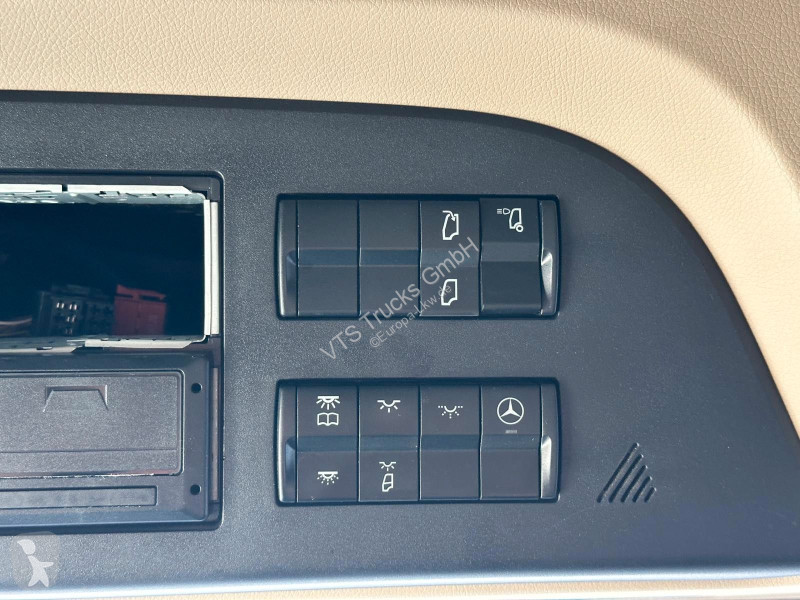 Tahač Mercedes 1846 LS 4x2 BL...