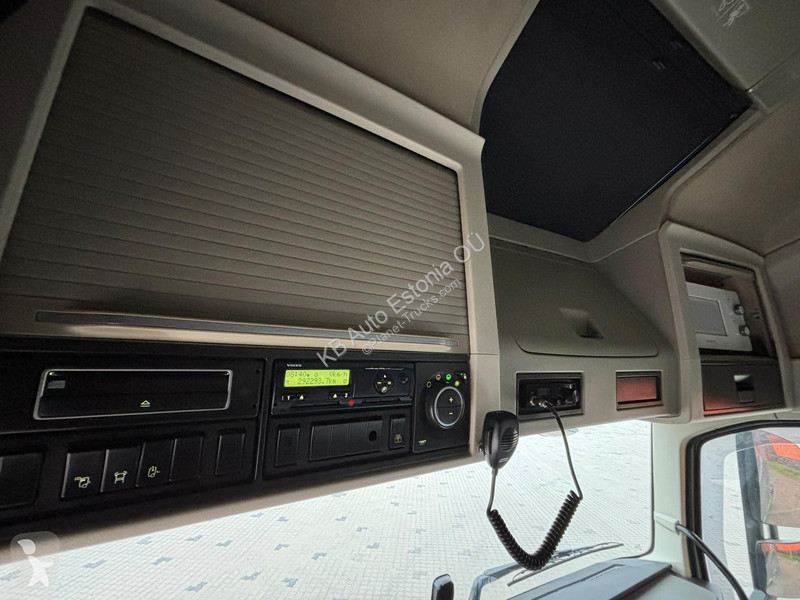 Volvo 4x2 GLOBE XL tractor unit