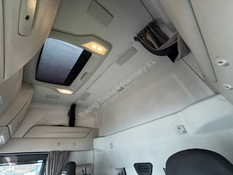 Iveco 460 tractor unit