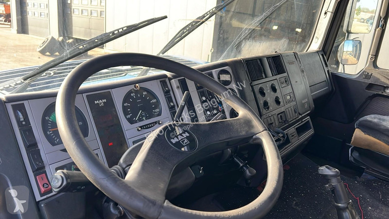 MAN (6 CYLINDER) tractor unit