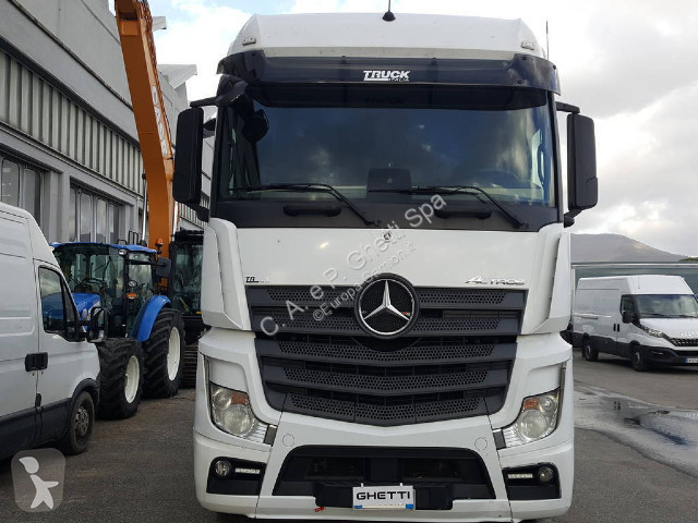 Tracteur Mercedes Actros 1853