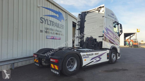 Cabeza tractora Volvo nuevo