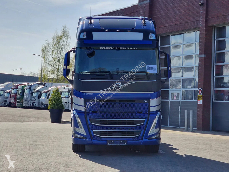 Traktor Volvo 13500 Globetrotter XL 6x2 - I...