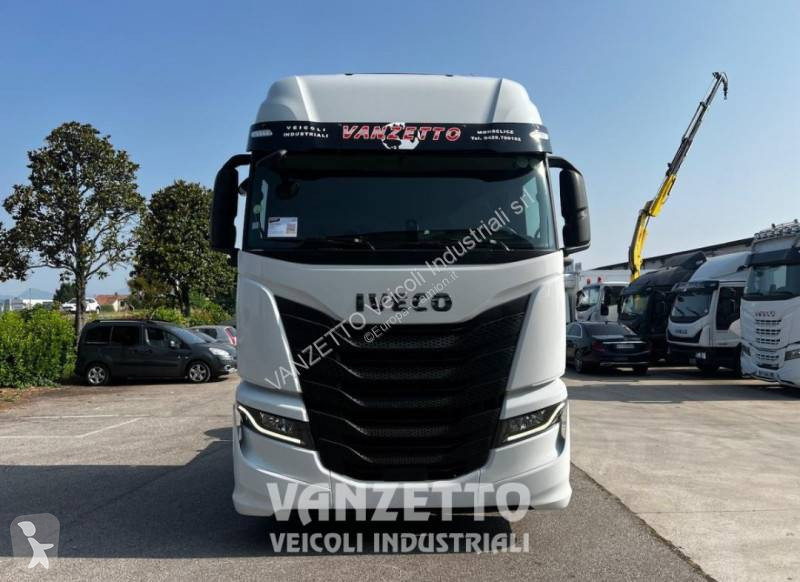 Traktor Iveco