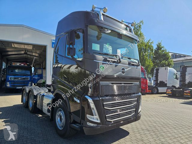 Tahač Volvo 6x4...