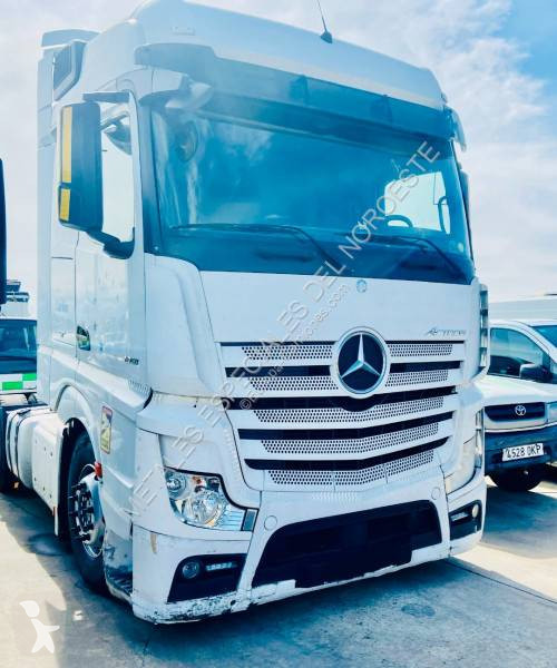 Tahač Mercedes