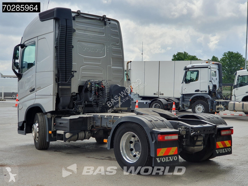 Traktor Volvo 420 4X2 Globetrotter Alcoa LED...