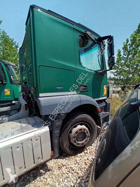 Tahač Mercedes