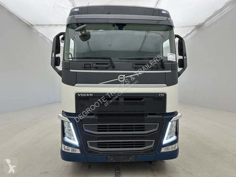 Traktor Volvo 420 Globetrotter - ADR