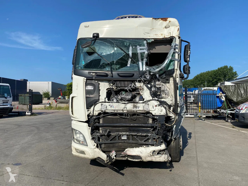 Tahač DAF 106460 SC / Damaged / Stand Airco