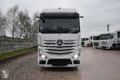 Traktor Mercedes