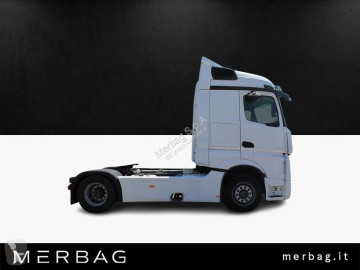 Cabeza tractora Mercedes