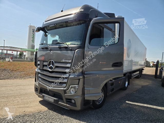 Trekker Mercedes 5 L-Fahrerhaus 2-Achser SZM 1848